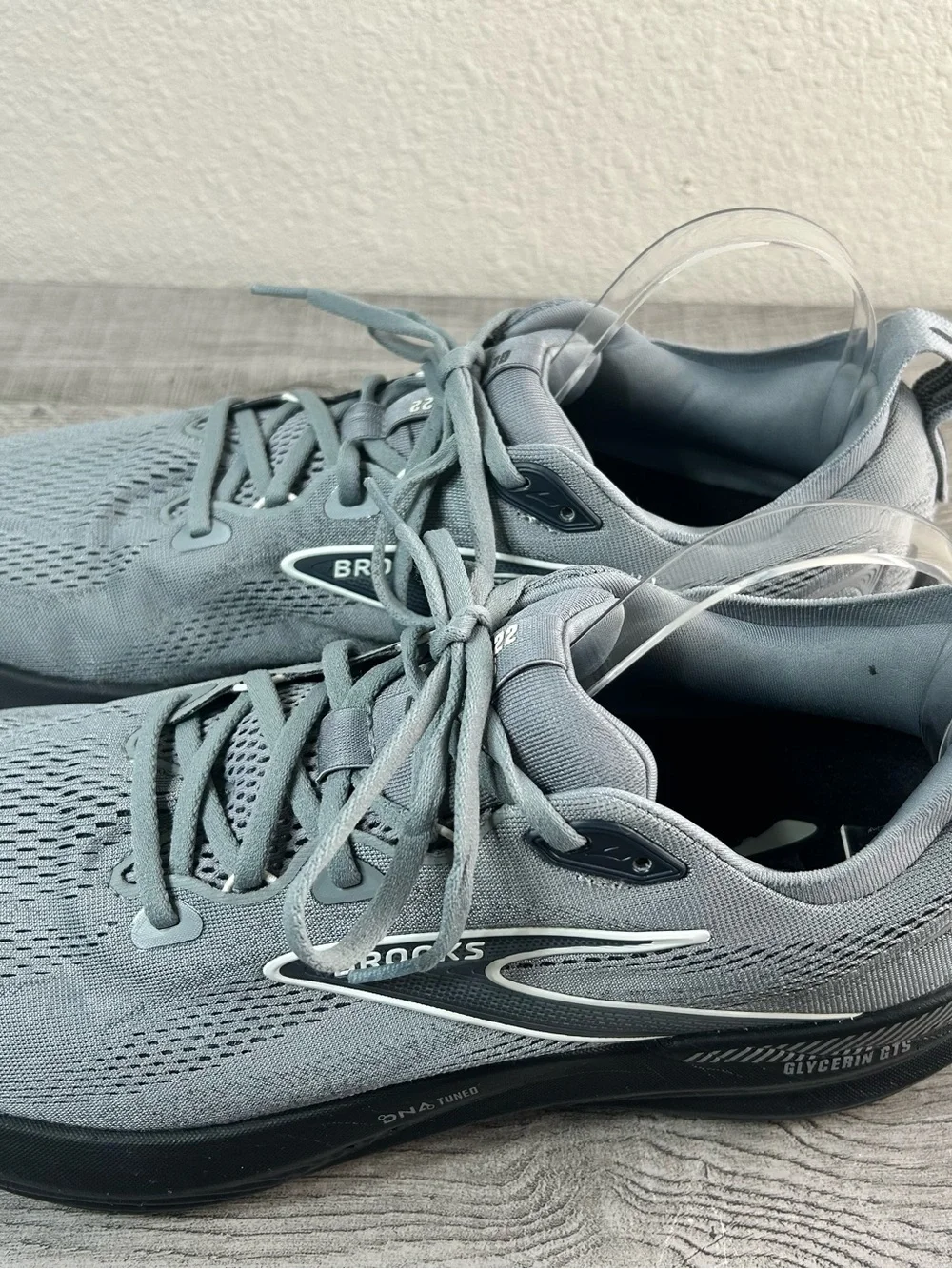 Brooks  Glycerin GTS 22 Size 13 (D)Men's Running Shoes - Gray Sneakers Athletic